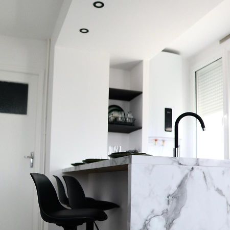 Appart- Hotel Love Room Yschool Troyes Bagian luar foto