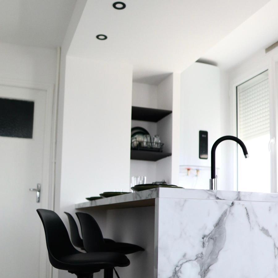 Appart- Hotel Love Room Yschool Troyes Bagian luar foto